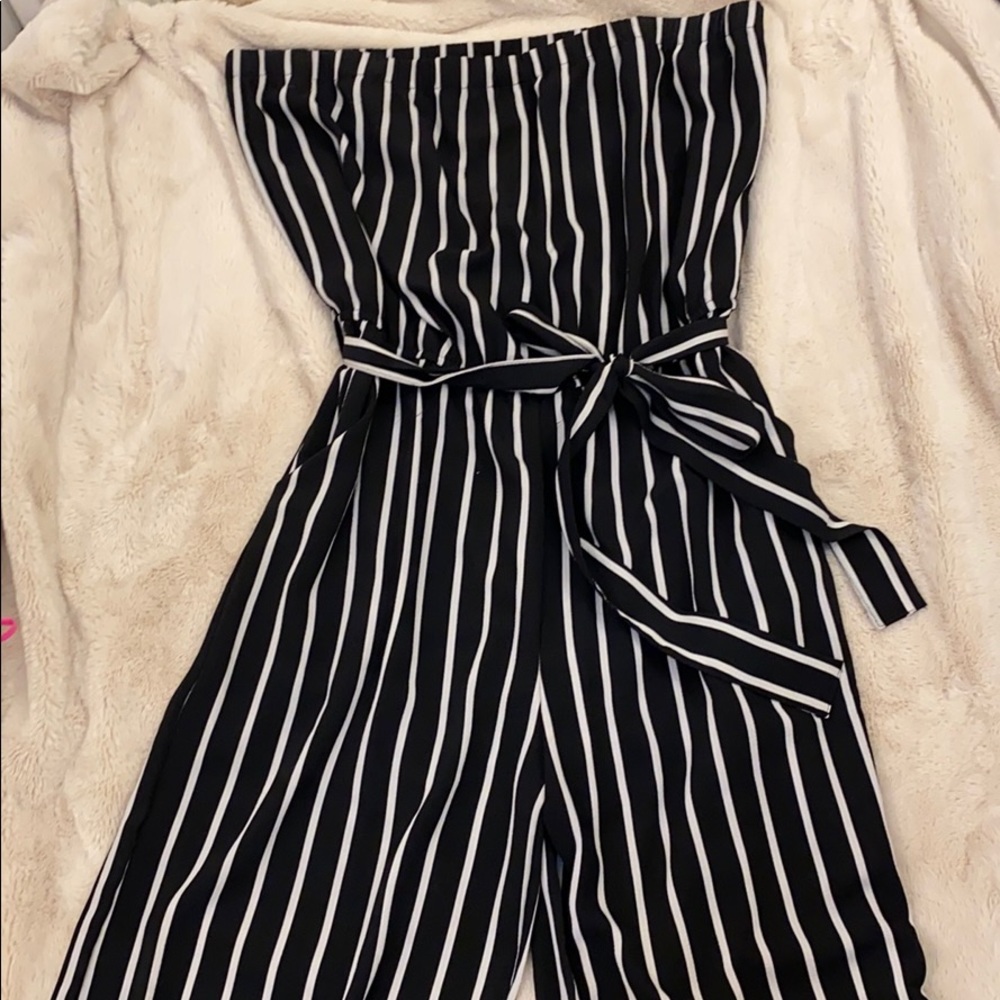 Black 🖤 and White 🤍 striped jumpsuit
